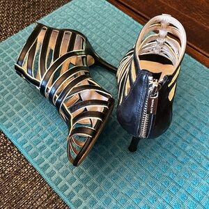 Michael Michael Kors Tatianna Back Zip Women Black Sandals